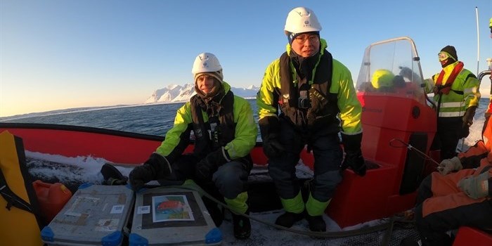 Poul-Erik Seigstad og medstuderende Olav Magnus Egeland på feltstudie I ‘ice mechanics’. Foto: Erlend Blomseth